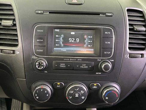 Used 2016 Kia Forte LX w/ LX Popular Plus Package image 18