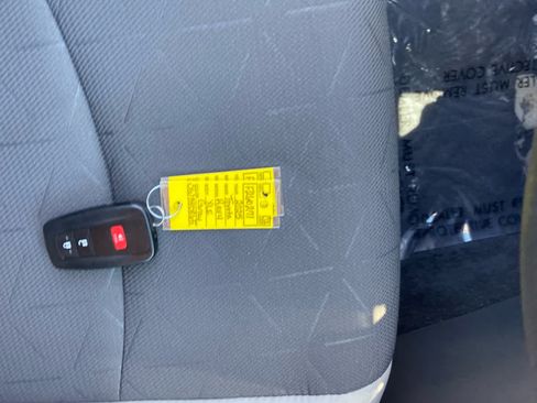 Used 2025 Toyota RAV4 XLE FWD image 40