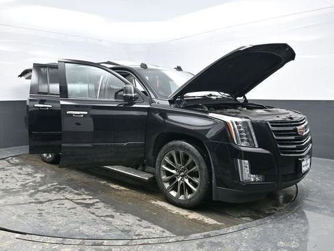 Used 2020 Cadillac Escalade ESV Platinum w/ Escalade Sport Edition image 53