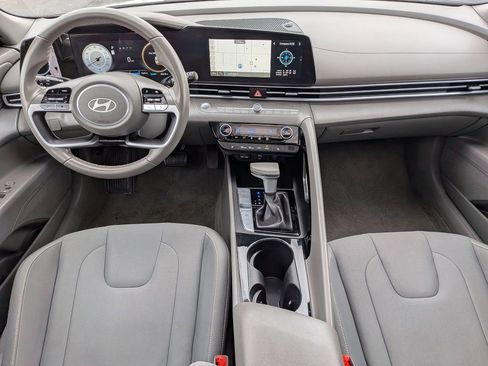 Used 2025 Hyundai Elantra SEL FWD image 21