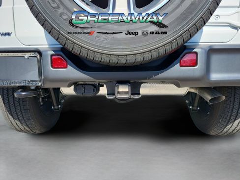 Used 2023 Jeep Wrangler Unlimited Sahara w/ Cold Weather Group AWD/4WD image 9
