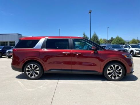 Used 2022 Kia Carnival EX FWD image 6