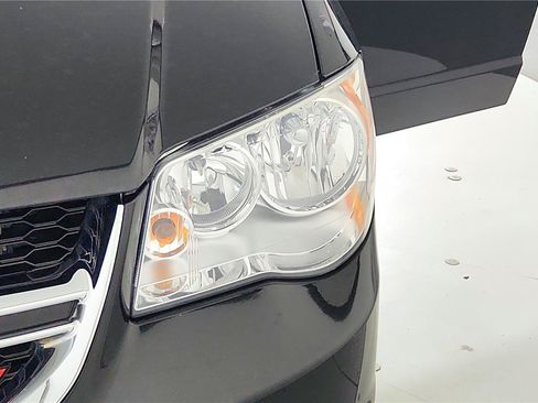 Used 2020 Dodge Grand Caravan SE FWD image 27