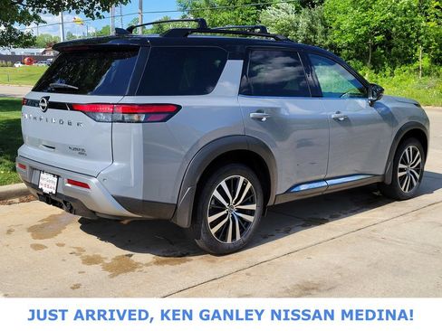 Used 2023 Nissan Pathfinder Platinum AWD/4WD image 3