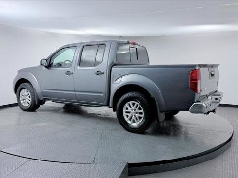 Used 2018 Nissan Frontier SV AWD/4WD image 5