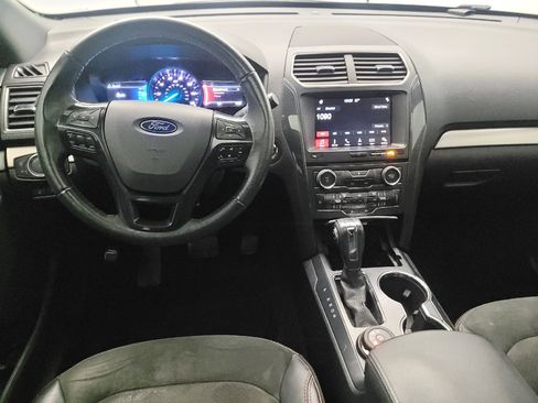 Used 2018 Ford Explorer XLT w/ Equipment Group 202A AWD/4WD image 22