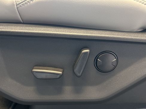 New 2025 Ford Expedition Max Platinum w/ Driver's Package image 23