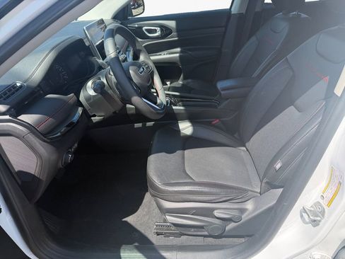 Used 2022 Jeep Compass Trailhawk AWD/4WD image 15