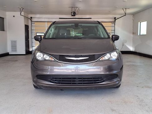 Used 2017 Chrysler Pacifica Touring FWD image 21