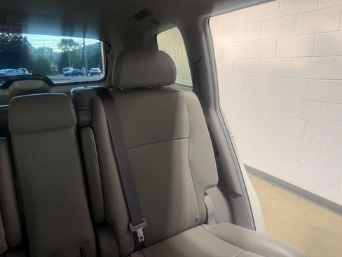 Used 2013 Toyota Highlander Limited AWD/4WD image 17