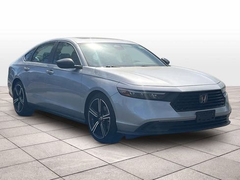 Used 2023 Honda Accord Sport image 2