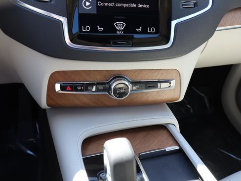 Used 2022 Volvo XC90 T8 Inscription Expression w/ Protection Package image 24