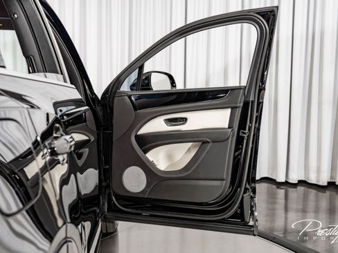 Used 2022 Bentley Bentayga image 42