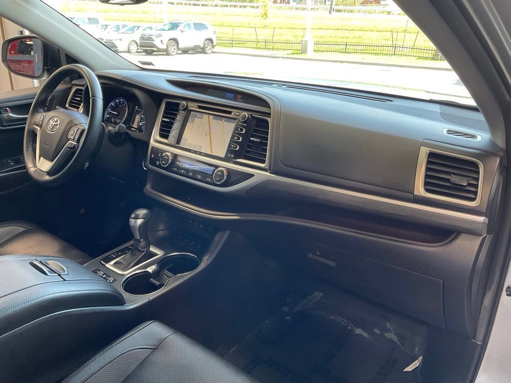 Used 2019 Toyota Highlander Limited AWD/4WD image 19
