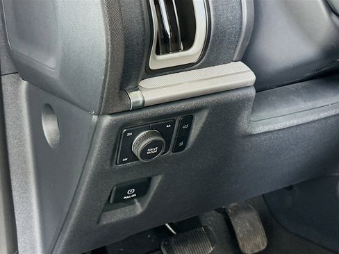 Used 2025 Ford Expedition Active image 17