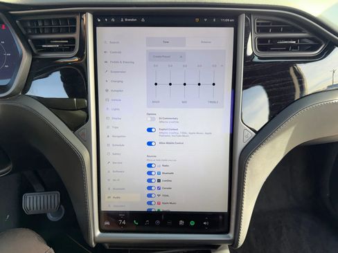 Used 2018 Tesla Model X 75D image 35