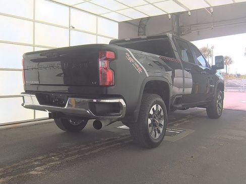 Used 2024 Chevrolet Silverado 2500 LT AWD/4WD image 36