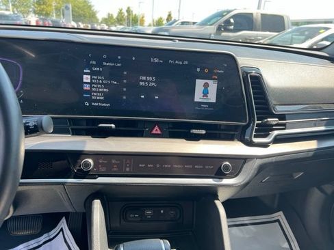 Certified 2025 Kia Sportage EX AWD/4WD image 17