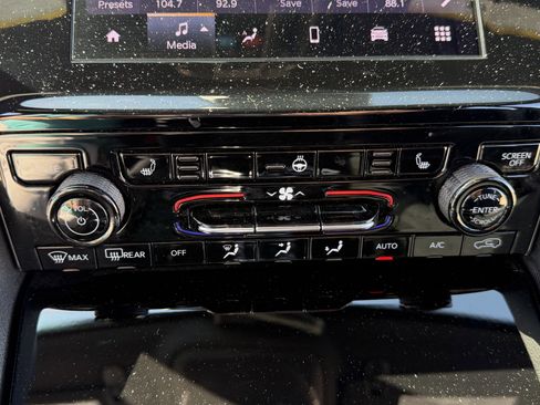 Used 2025 Jeep Grand Cherokee Altitude AWD/4WD image 23