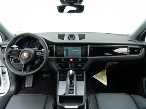 Certified 2023 Porsche Macan Turbo AWD/4WD image 15