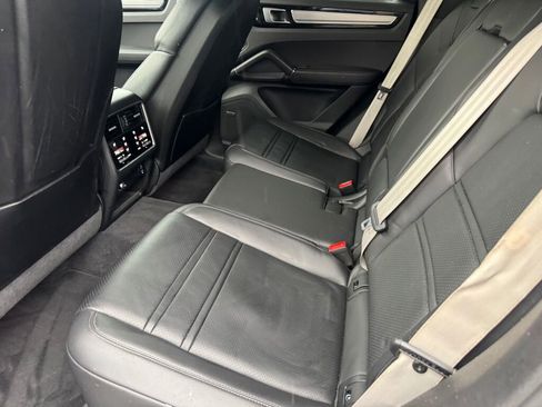 Used 2023 Porsche Cayenne Platinum Edition image 15