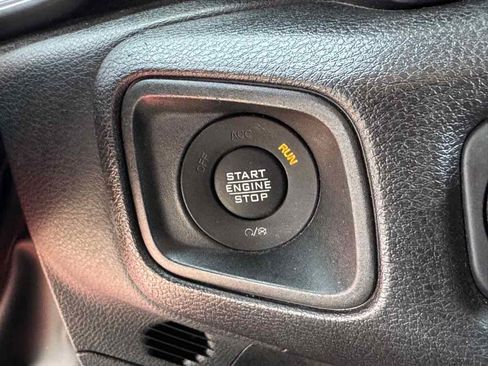Used 2024 Jeep Wrangler Unlimited AWD/4WD image 35