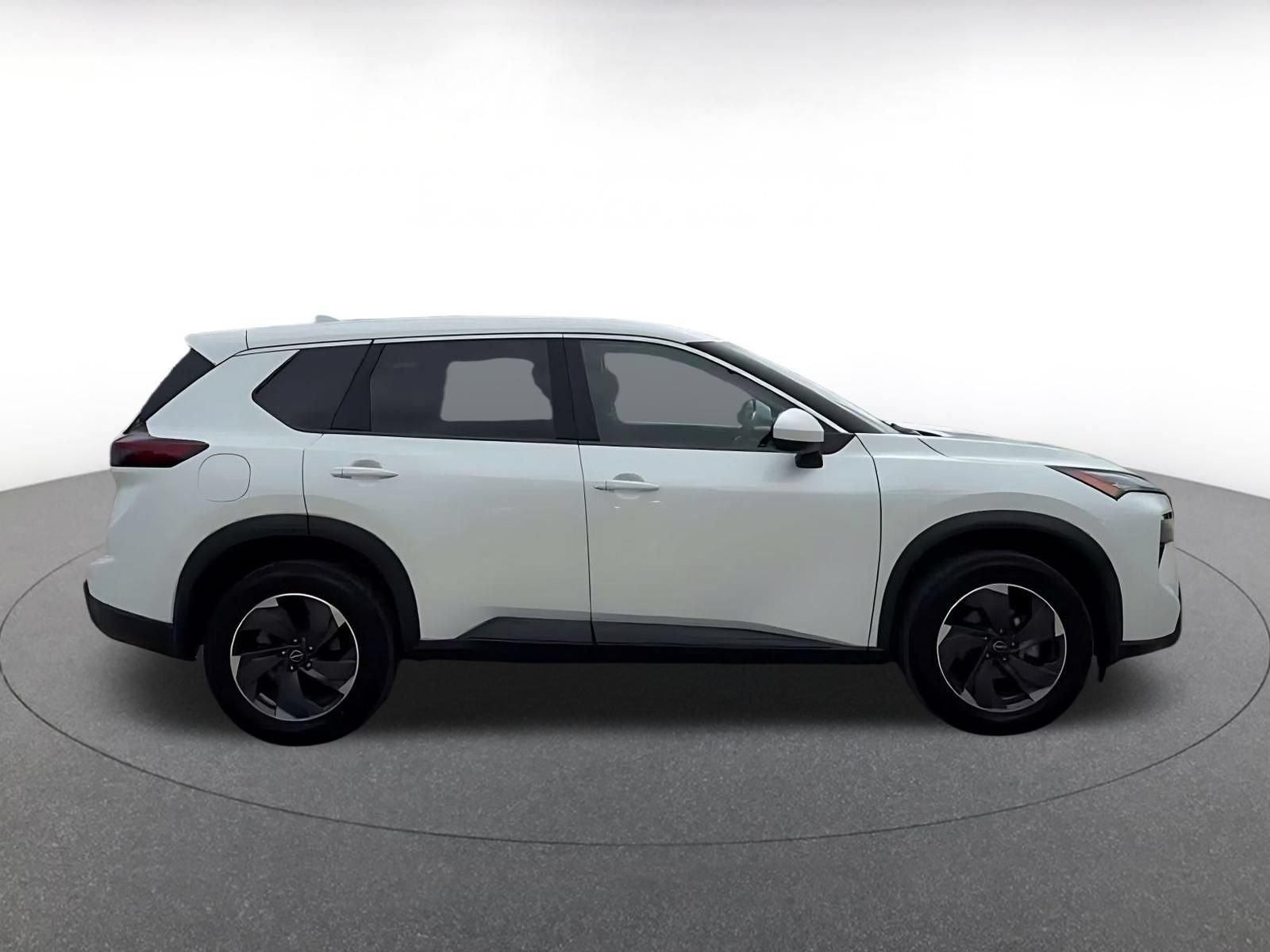 Used 2025 Nissan Rogue SV FWD image 15