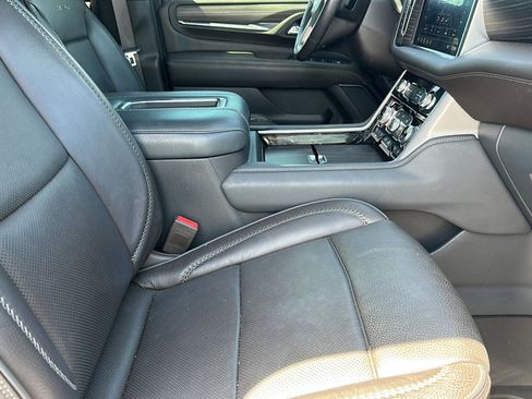 Used 2021 GMC Yukon Denali w/ Denali Premium Package image 23
