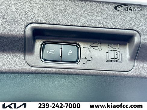 Used 2022 Ford Explorer Platinum w/ Technology Package image 14