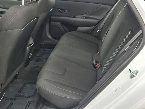 Certified 2025 Hyundai Elantra SEL FWD image 11