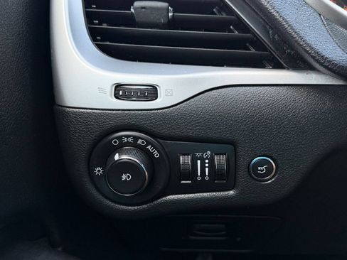 Used 2015 Jeep Cherokee Trailhawk w/ Comfort/Convenience Group AWD/4WD image 22