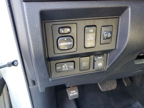 Used 2018 Toyota Tundra SR5 w/ SR5 Upgrade Package image 26