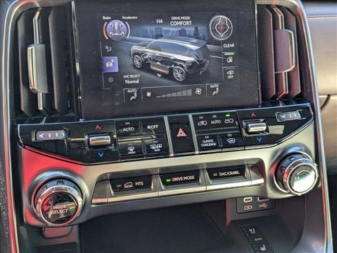 Certified 2024 Lexus LX 600 4WD w/ Luxury Package image 11