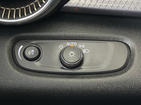 Used 2025 Chevrolet Trax ACTIV w/ Sunroof Package FWD image 12