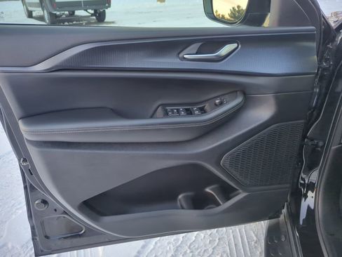 Used 2025 Jeep Grand Cherokee L Altitude image 30