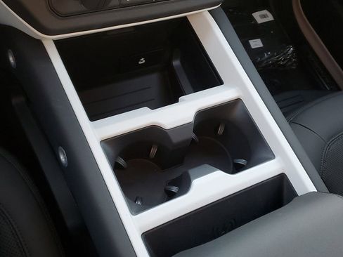 Used 2026 Land Rover Defender 110 X-Dynamic SE AWD/4WD image 22