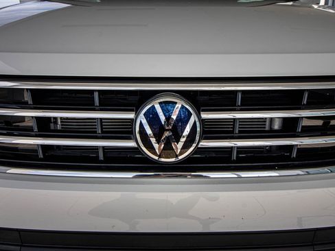 Used 2023 Volkswagen Tiguan SE image 8