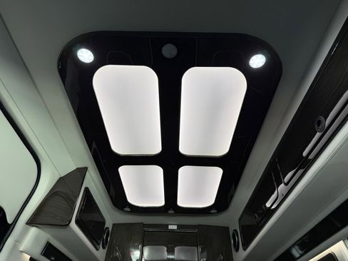 Used 2020 Mercedes-Benz Sprinter 2500 image 60