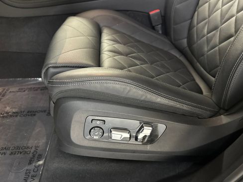 Used 2024 BMW X7 xDrive40i w/ M Sport Package AWD/4WD image 14