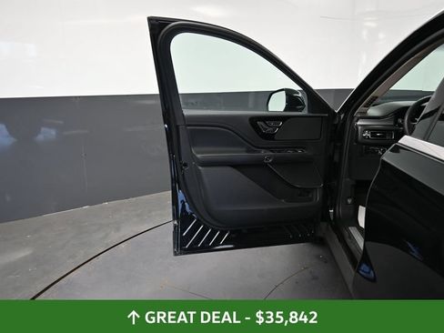 Used 2023 Lincoln Aviator AWD image 30