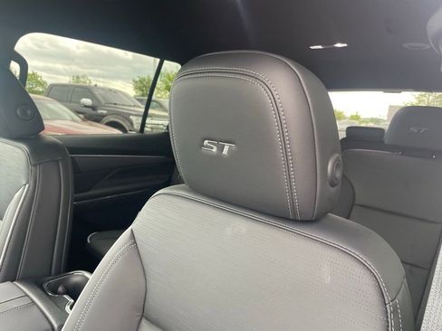 New 2026 Buick Enclave Sport Touring w/ Power Package FWD image 17