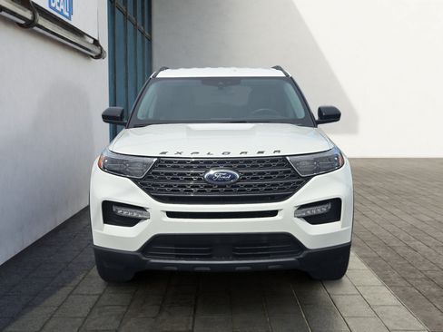 Used 2023 Ford Explorer XLT w/ Equipment Group 202A AWD/4WD image 8