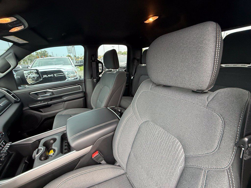 Used 2022 RAM 1500 Big Horn AWD/4WD image 14