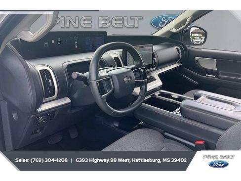 Used 2025 Ford Expedition Max Active AWD/4WD image 12