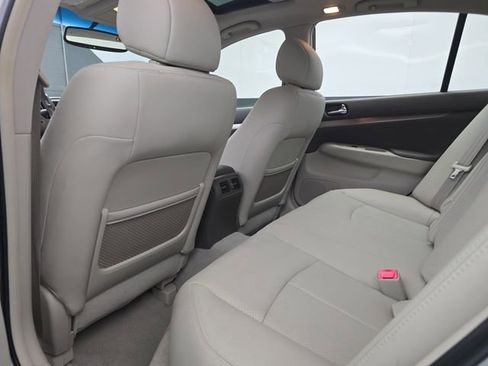Used 2015 INFINITI Q40 w/ Moonroof Package image 44
