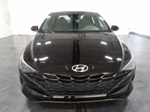 Used 2022 Hyundai Elantra SEL image 2