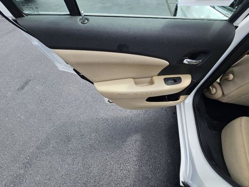 Used 2013 Chrysler 200 LX FWD image 28