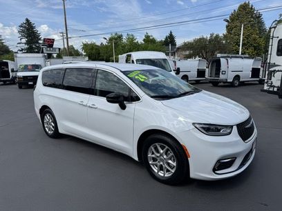 Used 2024 Chrysler Pacifica Touring-L