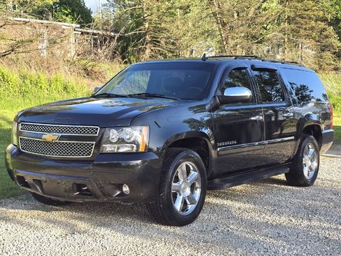 Used 2013 Chevrolet Suburban LTZ AWD/4WD image 2