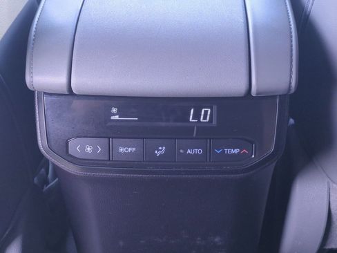 Used 2021 Toyota Highlander Limited image 31